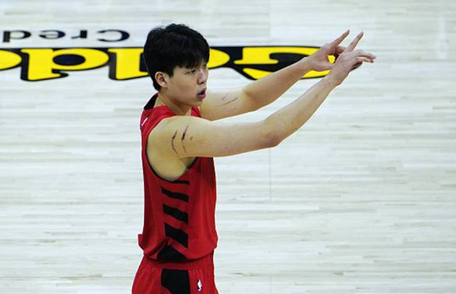 开云体育app-队记：杨瀚森在NBA赛场挣扎有三大原因 对他的长期未来仍充满信心